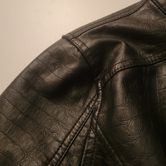 FAUX LEATHER BLACK MOTO JACKET - Picture 4 of 4